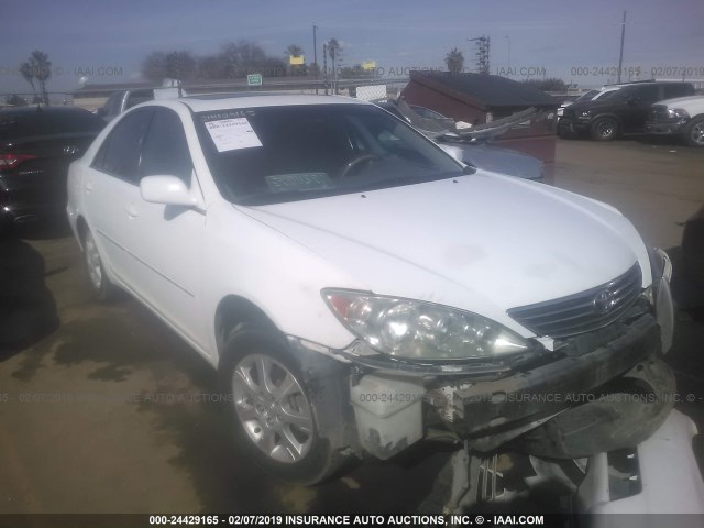 4T1BF32K05U085277 - 2005 TOYOTA CAMRY LE/XLE/SE WHITE photo 1