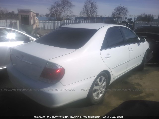 4T1BF32K05U085277 - 2005 TOYOTA CAMRY LE/XLE/SE WHITE photo 4