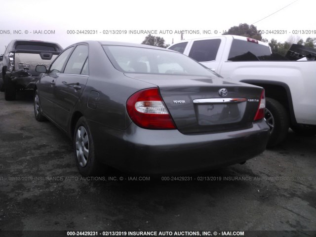 JTDBE32K630240085 - 2003 TOYOTA CAMRY LE/XLE GRAY photo 3