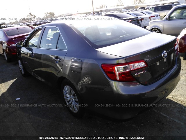 4T4BF1FK8ER433847 - 2014 TOYOTA CAMRY L/SE/LE/XLE 灰色 照片 3