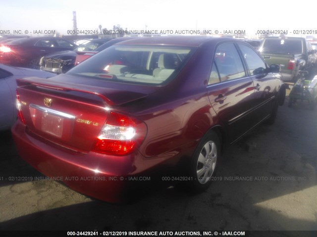 JTDBE32K320039369 - 2002 TOYOTA CAMRY LE/XLE/SE RED photo 4