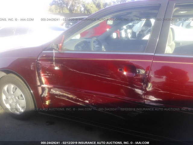 JTDBE32K320039369 - 2002 TOYOTA CAMRY LE/XLE/SE RED photo 6