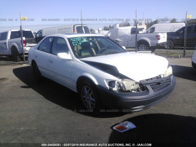 4T1BF28K71U960110 - 2001 TOYOTA CAMRY LE/XLE WHITE photo 1