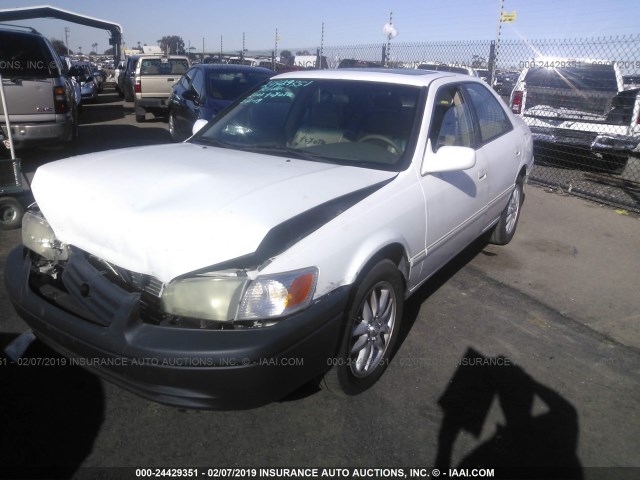 4T1BF28K71U960110 - 2001 TOYOTA CAMRY LE/XLE WHITE photo 2