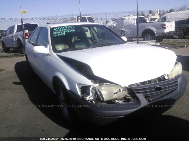 4T1BF28K71U960110 - 2001 TOYOTA CAMRY LE/XLE WHITE photo 6