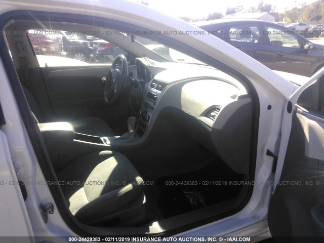 1G1ZA5E00CF379702 - 2012 CHEVROLET MALIBU LS WHITE photo 5