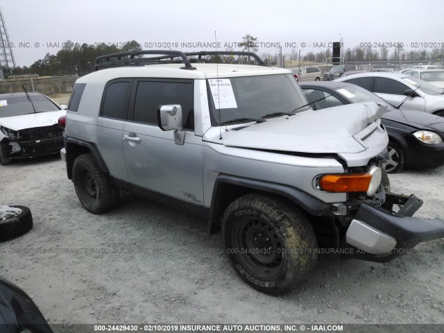 JTEZU11F970014375 - 2007 TOYOTA FJ CRUISER SILVER photo 1