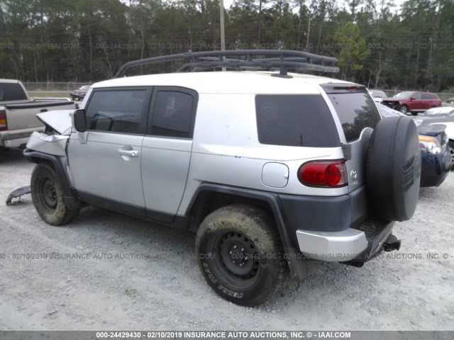 JTEZU11F970014375 - 2007 TOYOTA FJ CRUISER SILVER photo 3