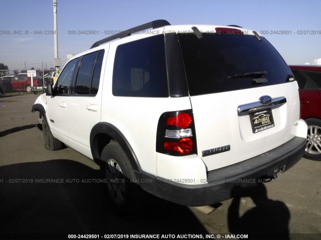 1FMEU63897UA87815 - 2007 FORD EXPLORER XLT WHITE photo 3