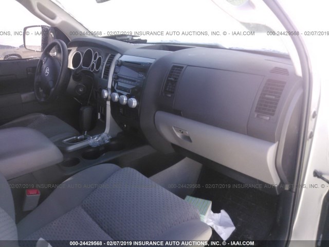 5TFUW5F10AX133542 - 2010 TOYOTA TUNDRA DOUBLE CAB SR5 GRAY photo 5