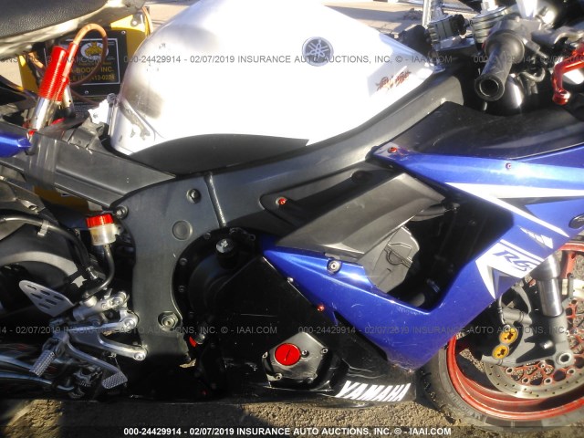 JYARJ06E45A026928 - 2005 YAMAHA YZFR6 L BLUE photo 8