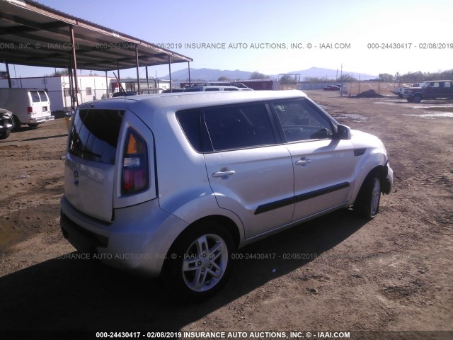 KNDJT2A2XB7272279 - 2011 KIA SOUL +/!/SPORT SILVER photo 4