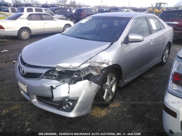 4T1BF1FKXDU222626 - 2013 TOYOTA CAMRY L/SE/LE/XLE SILVER photo 2