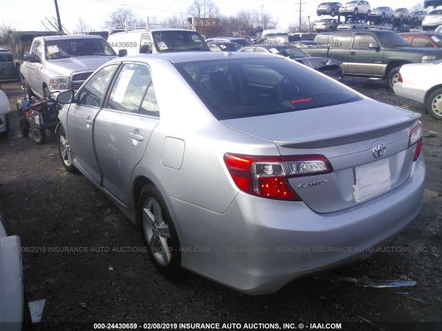 4T1BF1FKXDU222626 - 2013 TOYOTA CAMRY L/SE/LE/XLE SILVER photo 3