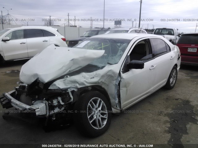 3FAHP0GA2CR320119 - 2012 FORD FUSION S WHITE photo 2