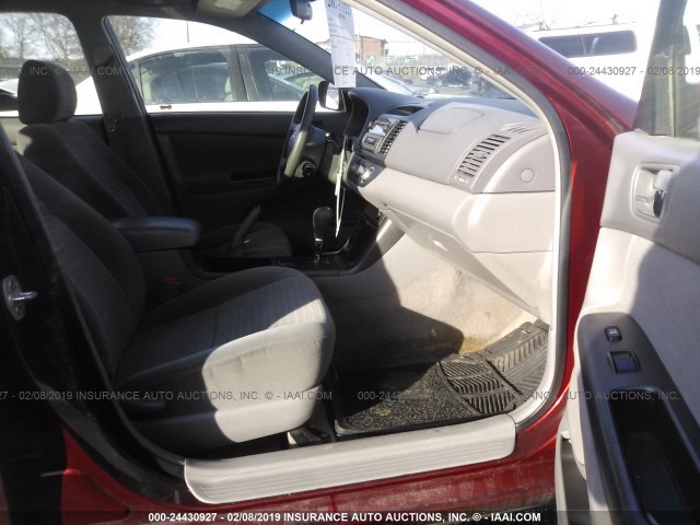 4T1BE32KX6U105877 - 2006 TOYOTA CAMRY LE/XLE/SE RED photo 5