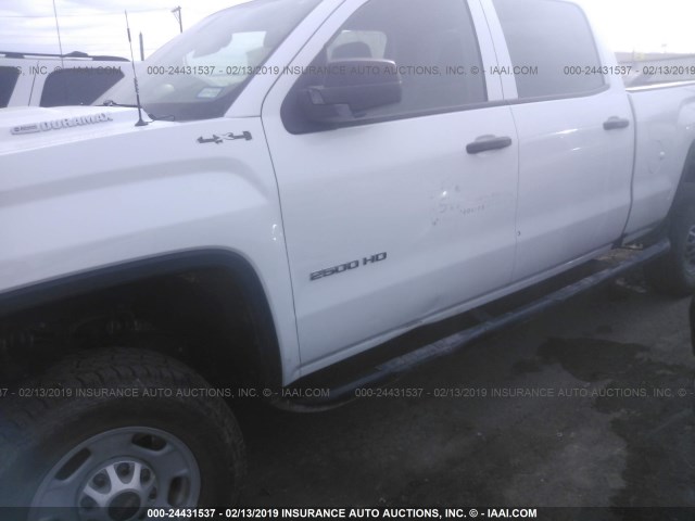 1GT12REY4HF142345 - 2017 GMC SIERRA K2500 HEAVY DUTY WHITE photo 6