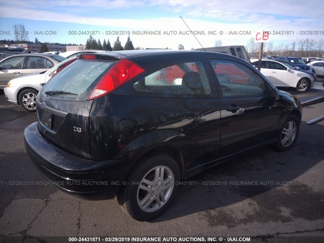 3FAFP31353R173748 - 2003 FORD FOCUS ZX3 BLACK photo 4