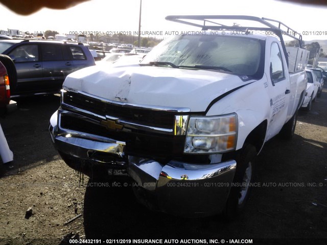 1GCHC44K19F188583 - 2009 CHEVROLET SILVERADO C2500 HEAVY DUTY WHITE photo 2