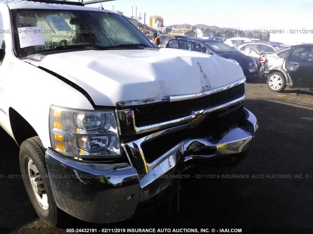 1GCHC44K19F188583 - 2009 CHEVROLET SILVERADO C2500 HEAVY DUTY WHITE photo 6