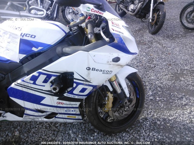 JS1GR7JA852106710 - 2005 SUZUKI GSX-R750 K WHITE photo 5