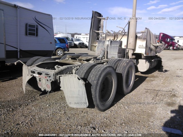 1FUJA6CV64LM50566 - 2004 FREIGHTLINER CONVENTIONAL COLUMBIA WHITE photo 4