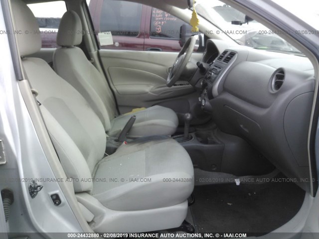 3N1CN7AP4CL888815 - 2012 NISSAN VERSA S/SV/SL SILVER photo 5