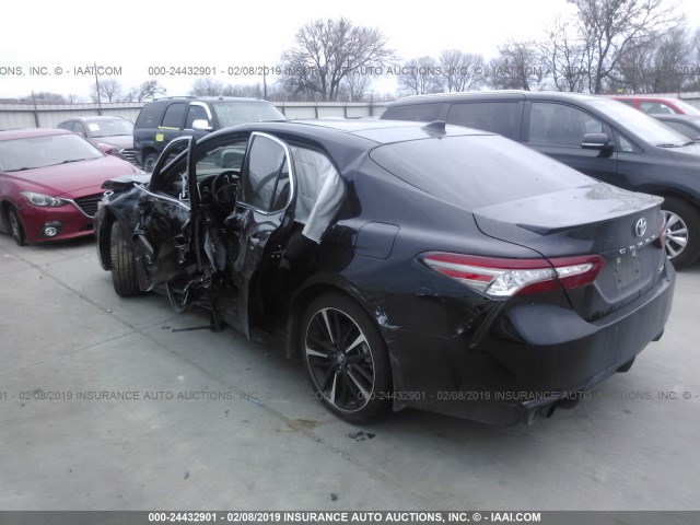 4T1BZ1HK4JU009817 - 2018 TOYOTA CAMRY XSE/XLE Qara foto 3