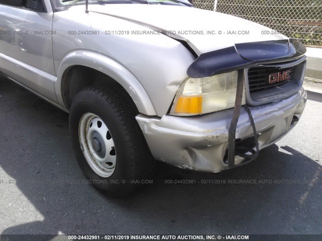 1GTDT19WX28143998 - 2002 GMC SONOMA SILVER photo 6