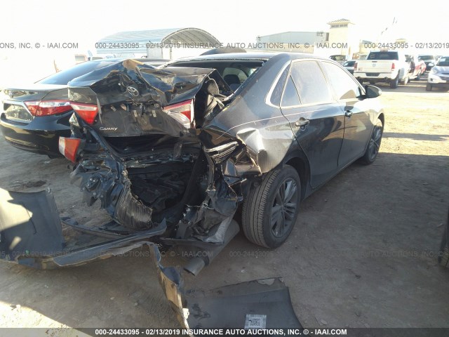 4T1BF1FK5HU697719 - 2017 TOYOTA CAMRY LE/XLE/SE/XSE BLACK photo 4