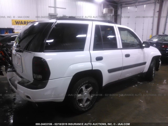 1GNDT13S052165271 - 2005 CHEVROLET TRAILBLAZER LS/LT WHITE photo 4