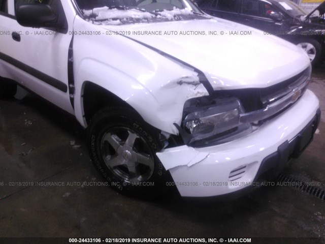 1GNDT13S052165271 - 2005 CHEVROLET TRAILBLAZER LS/LT WHITE photo 6