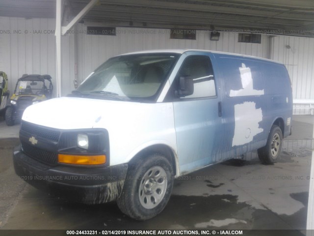 1GCSHAF4XB1182644 - 2011 CHEVROLET EXPRESS G1500  WHITE photo 2