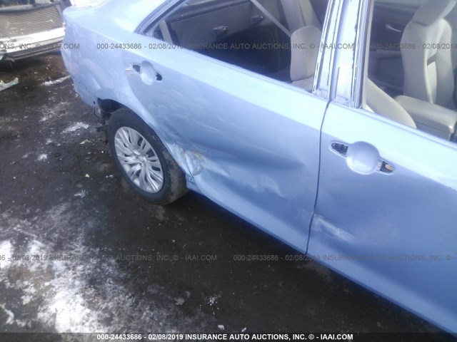 4T1BF1FK4CU537291 - 2012 TOYOTA CAMRY SE/LE/XLE 浅蓝色 照片 6