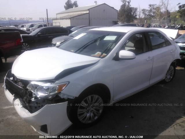 4T4BF1FK3CR205820 - 2012 TOYOTA CAMRY SE/LE/XLE WHITE photo 2