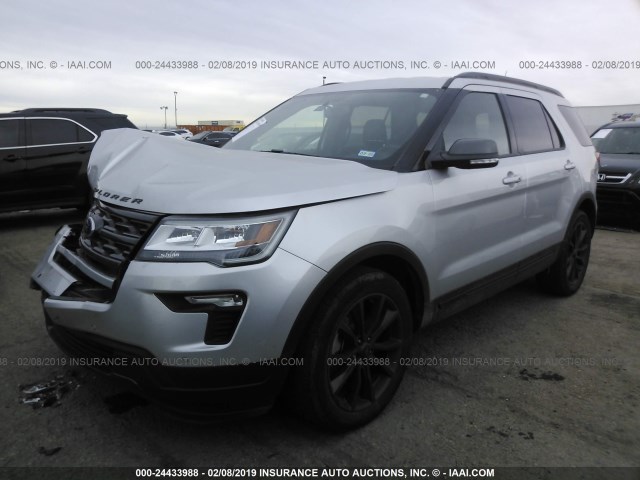 1FM5K7D81JGA97674 - 2018 FORD EXPLORER XLT SILVER photo 2