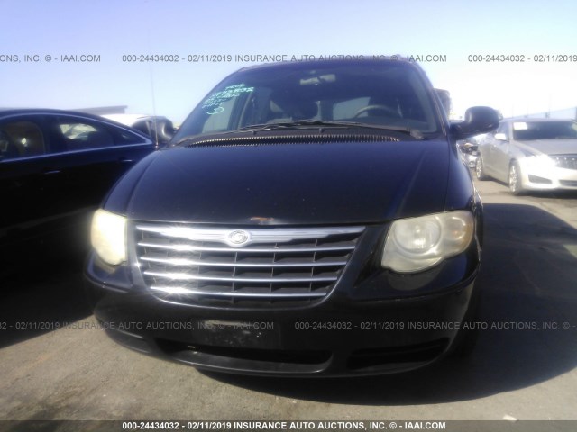 2C4GP44R75R100930 - 2005 CHRYSLER TOWN & COUNTRY LX BLACK photo 6