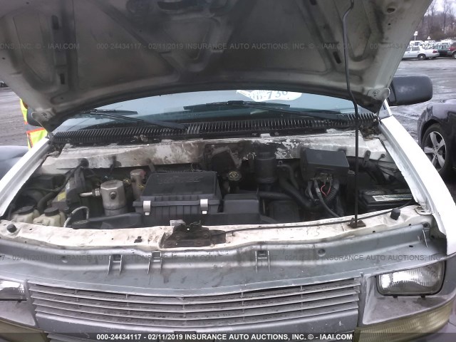 1GCDM19W71B100749 - 2001 CHEVROLET ASTRO WHITE photo 10