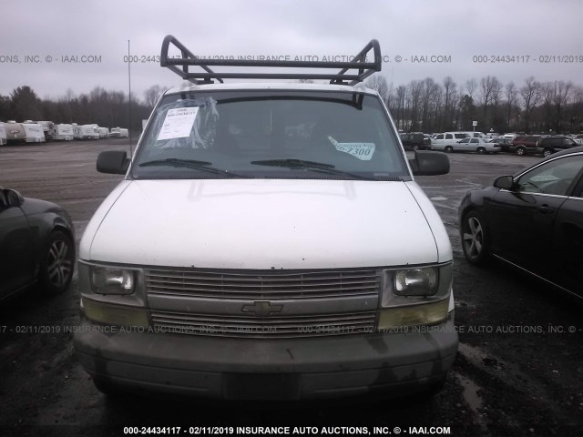 1GCDM19W71B100749 - 2001 CHEVROLET ASTRO WHITE photo 6