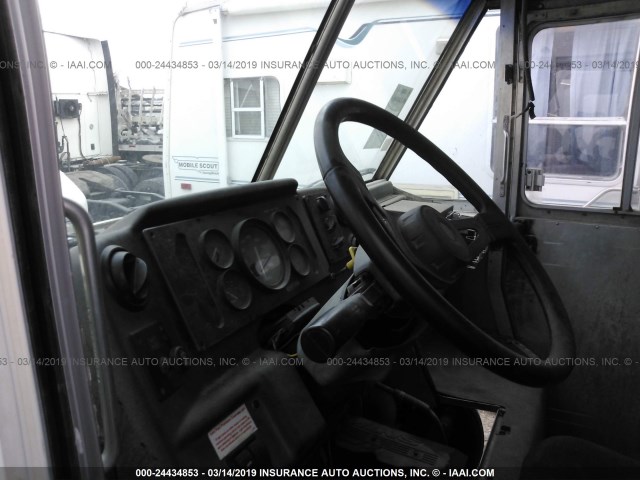 4UZA4FA46YCF81784 - 2000 FREIGHTLINER MT45 M LINE WALK-IN VAN Unknown photo 5