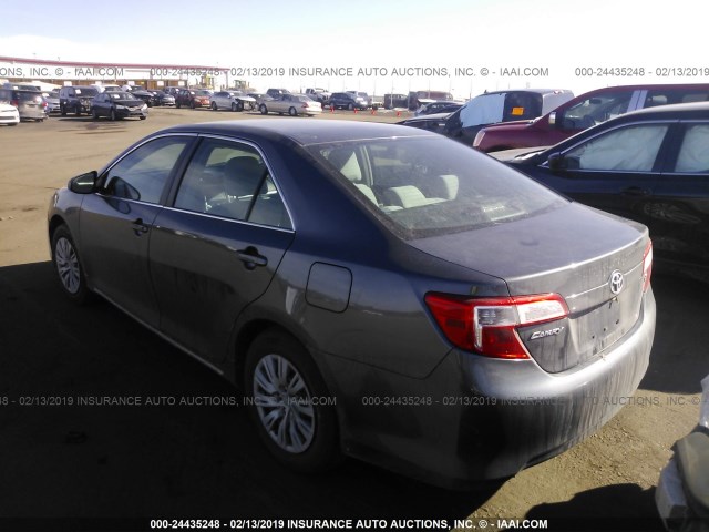 4T1BF1FK8DU263692 - 2013 TOYOTA CAMRY L/SE/LE/XLE ნაცრისფერი ფოტო 3