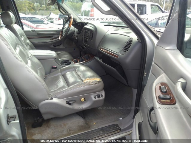 5LMPU28A8YLJ00393 - 2000 LINCOLN NAVIGATOR Күміс фото 5