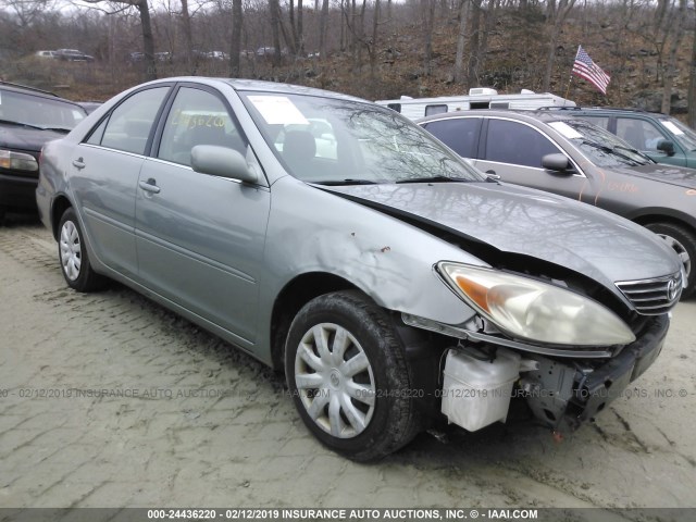 4T1BE30K05U991659 - 2005 TOYOTA CAMRY LE/XLE/SE SILVER photo 1