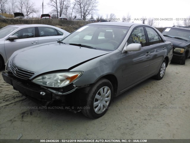 4T1BE30K05U991659 - 2005 TOYOTA CAMRY LE/XLE/SE SILVER photo 2