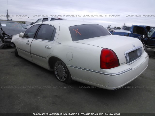 1LNHM82V57Y623216 - 2007 LINCOLN TOWN CAR SIGNATURE LIMITED WHITE photo 3