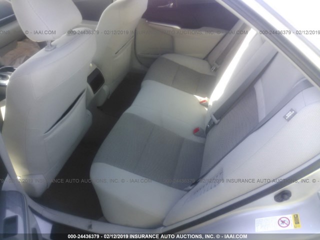 4T1BD1FK2EU137352 - 2014 TOYOTA CAMRY HYBRID/LE/XLE ვერცხლისფერი ფოტო 8