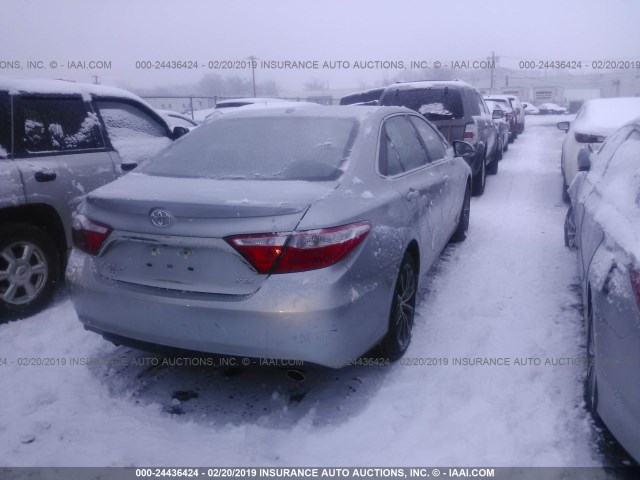 4T1BF1FKXHU669057 - 2017 TOYOTA CAMRY LE/XLE/SE/XSE SILVER photo 4