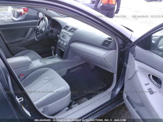 4T1BF3EKXAU035685 - 2010 TOYOTA CAMRY SE/LE/XLE 黑色 照片 5