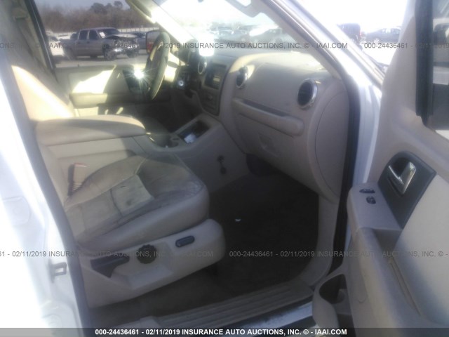 1FMFU18L43LA21273 - 2003 FORD EXPEDITION EDDIE BAUER WHITE photo 5