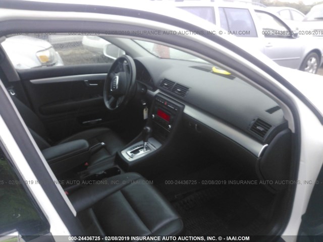 WAUAF78EX8A134366 - 2008 AUDI A4 2.0T WHITE photo 5